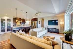 Maison (3 Bedrooms) | Coin séjour | Télévision