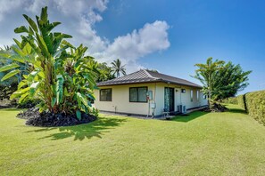 A single-story house with a sloped roof, a small porch, and a well-maintained lawn. - Kona Coast Hideaway w/ Patio & Pacific Ocean Views (Kailua-Kona)