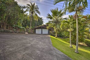 Interior - 30-day Stay at Kailua-kona House w/ Hot Tub! (Kailua-Kona)
