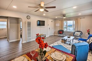 House (2 Bedrooms) | Living area