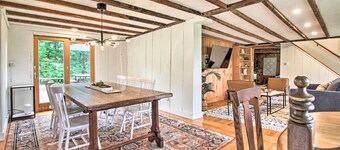 Renovated Farmhouse < 1 Mile to Okemo Mountain!
