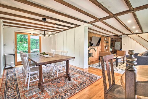Renovated Farmhouse < 1 Mile to Okemo Mountain!