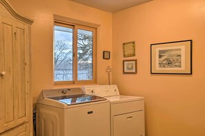 House (5 Bedrooms) | Interior