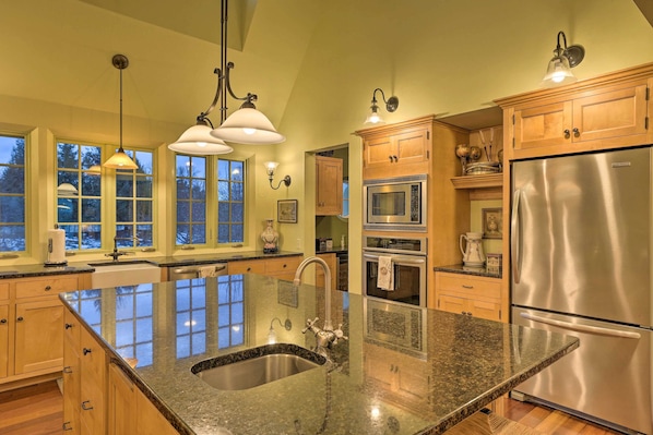 House (5 Bedrooms) | Interior