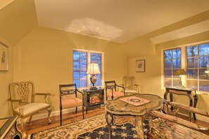 House (5 Bedrooms) | Interior