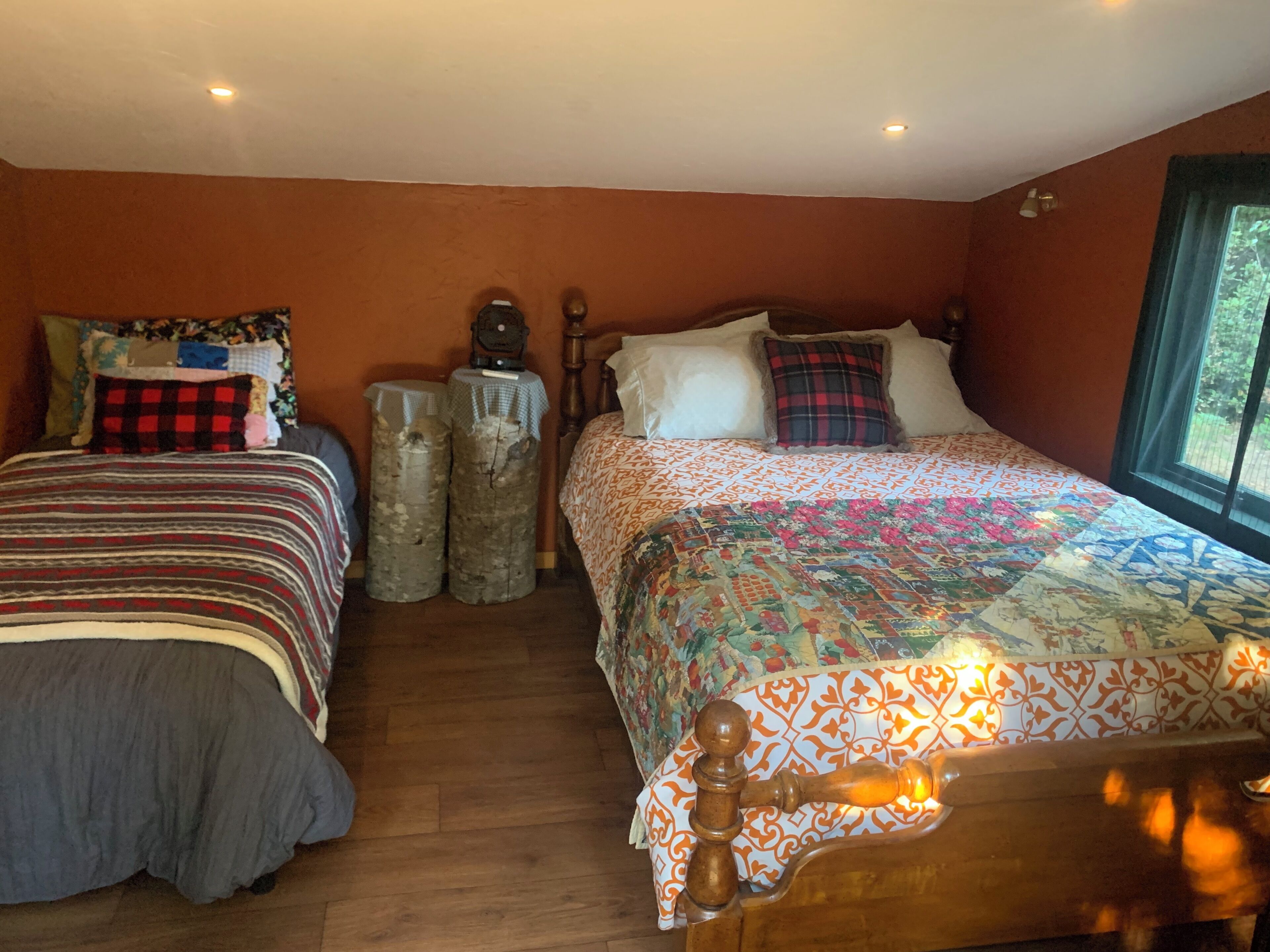 2 bedrooms, bed sheets