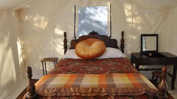 2 bedrooms, bed sheets