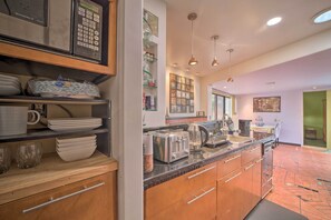 Cottage (2 Bedrooms) | Private kitchen | Dishwasher, cookware/dishes/utensils, paper towels - Tulsa Rental Home - Walk to Philbrook Museum (Tulsa)