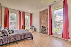 4 bedrooms, laptop workspace, bed sheets