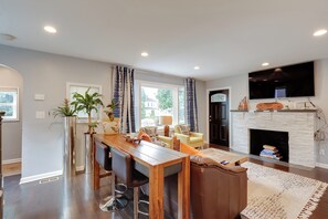 Interior - Charming Baltimore Getaway - 5 Miles to Downtown! (Baltimore)