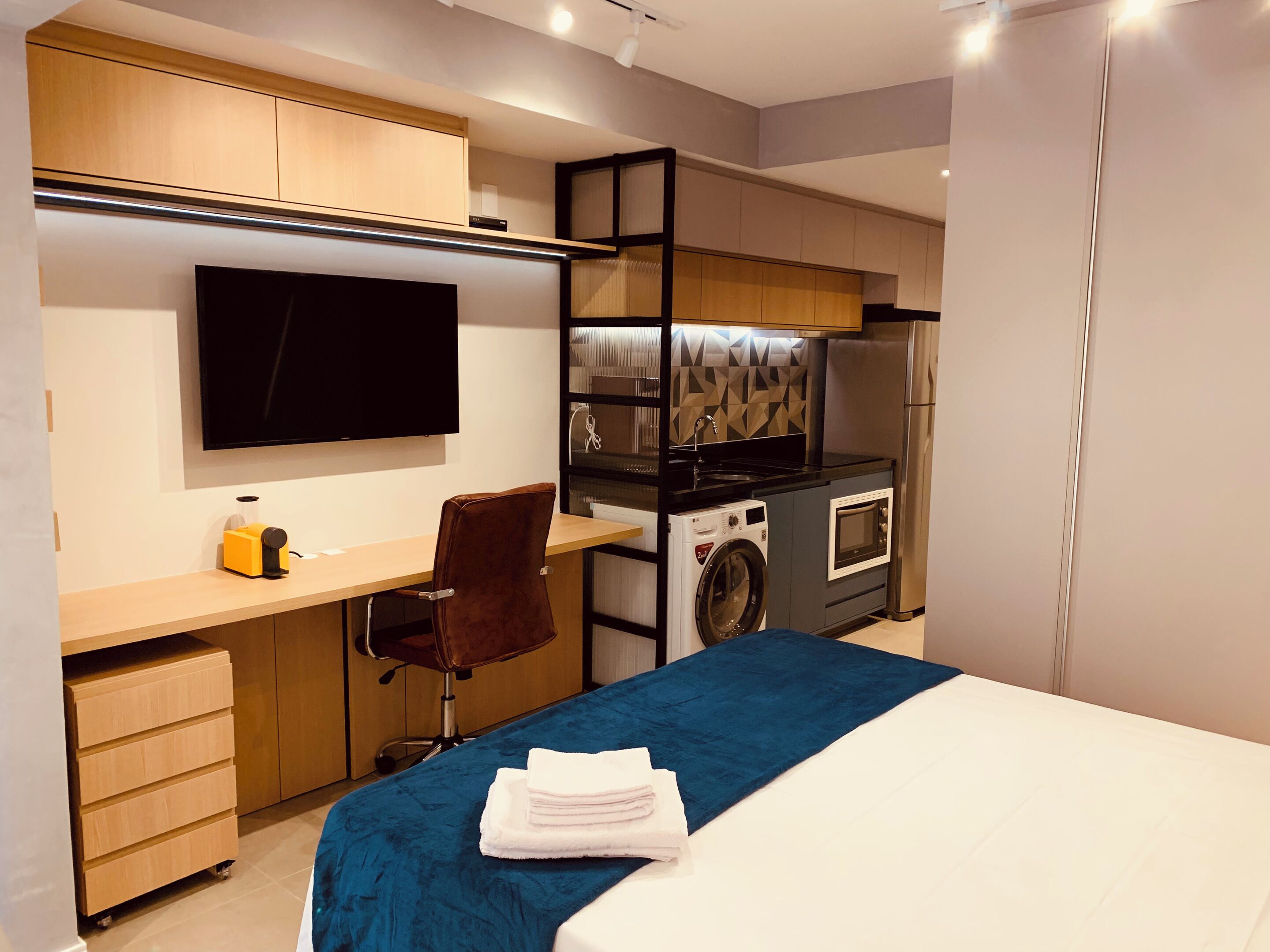 獨特裝潢、布置獨特、書桌、筆電工作空間