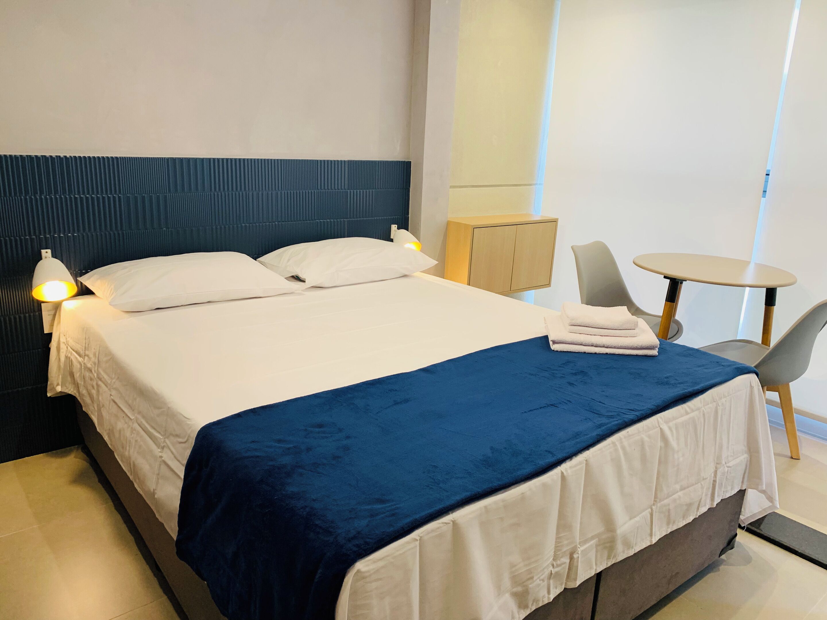 Estúdio | Individualmente decorados, individualmente mobiliados, escrivaninha