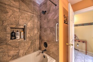 House (1 Bedroom) | Bathroom - Ruidoso Cabin w/ Hot Tub & Mtn Views! (Ruidoso)