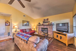 House (1 Bedroom) | 1 bedroom, iron/ironing board, free cribs/infant beds, bed sheets - Ruidoso Cabin w/ Hot Tub & Mtn Views! (Ruidoso)