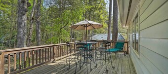 Cozy Home Near Downtown Chapel Hill w/ Deck!
