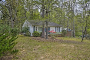 Exterior - Cozy Home Near Downtown Chapel Hill w/ Deck! (Chapel Hill)