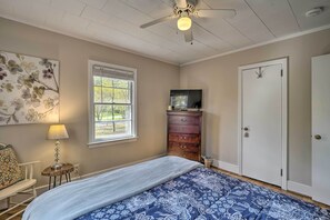 3 bedrooms, iron/ironing board, free cribs/infant beds, bed sheets