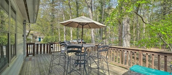 Cozy Home Near Downtown Chapel Hill w/ Deck!