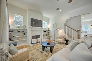 Cottage (3 Bedrooms) | Interior - Canyon Lake Home w/ Deck ~ 1 Mi to Comal Park (Canyon Lake)