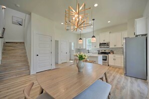 Cottage (3 Bedrooms) | Interior - Canyon Lake Home w/ Deck ~ 1 Mi to Comal Park (Canyon Lake)