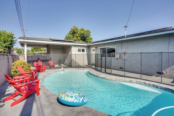 House (3 Bedrooms) | Front of property