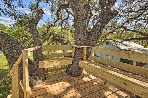 Betty B's River House < 1 Mi to Blanco State Park!