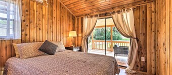 Couples Cabin w/ Luxury Deck, 1 Mi to Canyon Lake!