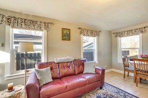 House (2 Bedrooms) | Interior