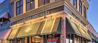 Adventure Home Base - 7 Blocks to Downtown!