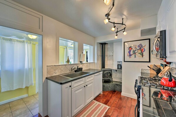 Interior - Chic Downtown Home w/ Grill, Steps to Main Street! (Buena Vista)