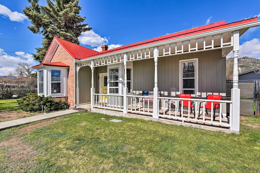 Chic Downtown Home w/ Grill, Steps to Main Street! - Chaffee County, CO