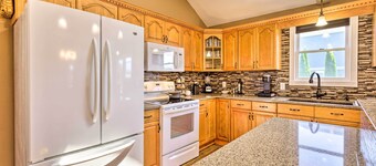 Coastal Abode w/ Beach Views, Walk to Beach & Bars