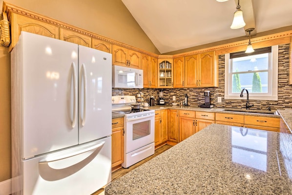 House (4 Bedrooms) | Interior - Coastal Abode w/ Beach Views, Walk to Beach & Bars (Middletown)