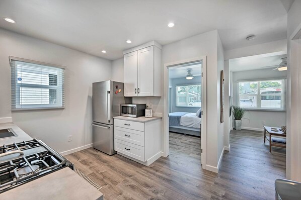 電子レンジ、オーブン、コンロ、食器洗い機