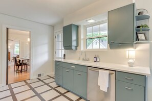 House (5 Bedrooms) | Interior