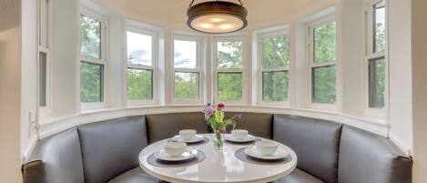 House (5 Bedrooms) | Interior