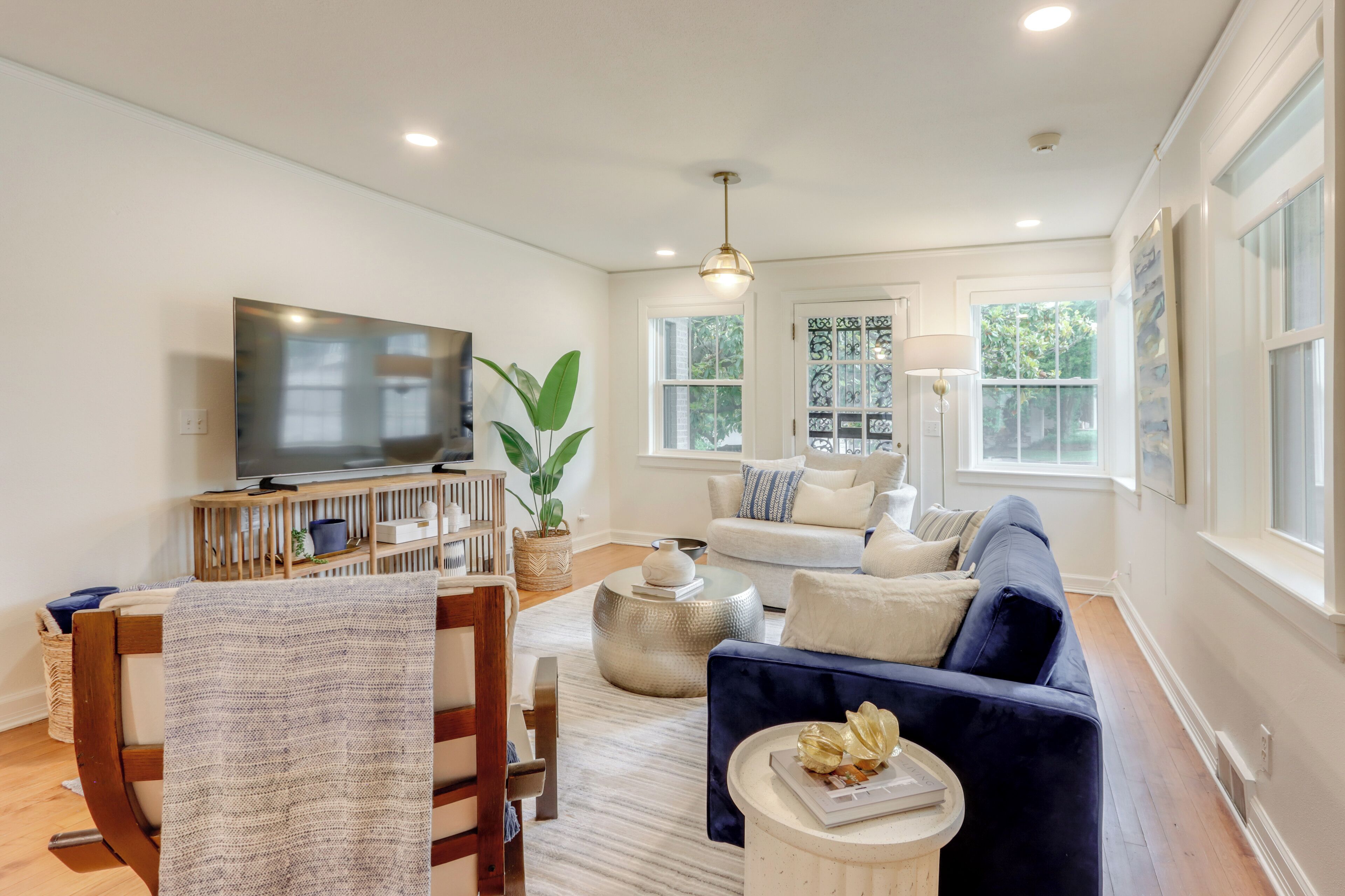 House (5 Bedrooms) | Interior