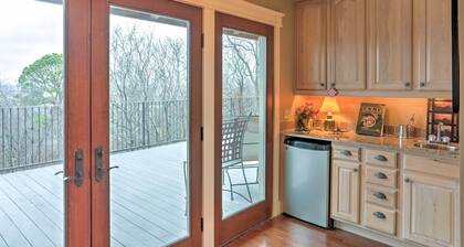 Beautiful Central Fayetteville Townhome w/ Views!
