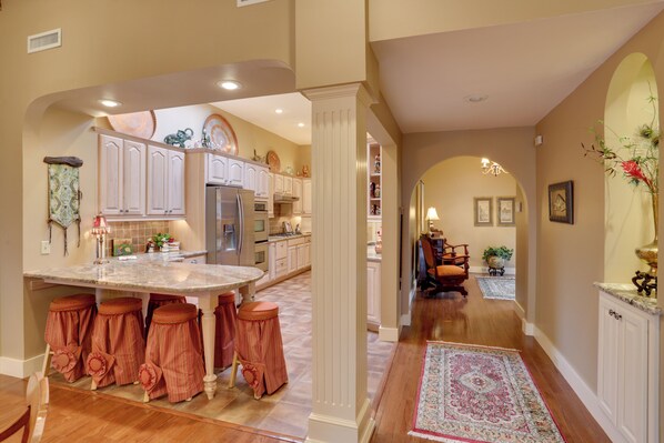 Apartment (3 Bedrooms) | Interior - Beautiful Central Fayetteville Townhome w/ Views! (Fayetteville)