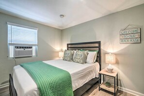 House (1 Bedroom) | Interior - 1 Mi to Seawall: Dog-friendly Galveston Home! (Galveston)