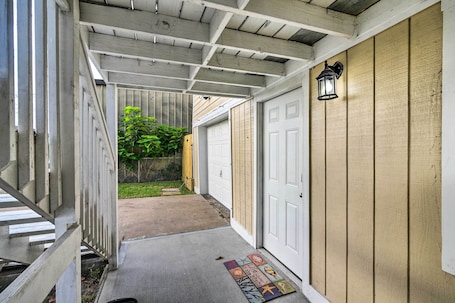 Casa (1 Bedroom) | Parte interna. 1 Mi to Seawall! Dog-friendly Coastal Getaway