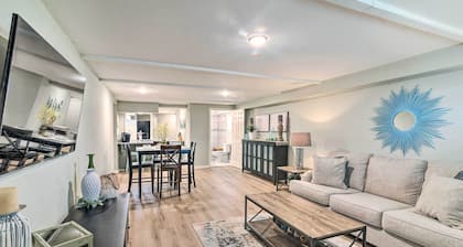 1 Mi to Seawall: Dog-friendly Galveston Home!