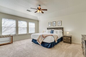 Interior - San Antonio Home w/ Game Room, 9 Mi to Seaworld! (San Antonio)