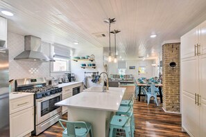 House (3 Bedrooms) | Interior - Walk to The Strand: Historic Galveston Home! (Galveston)