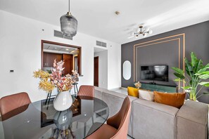 Business Apartment (29BLVD T1 2204) | Dining room