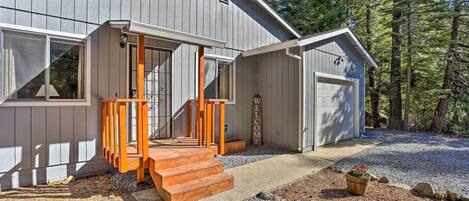 House (3 Bedrooms) | Exterior