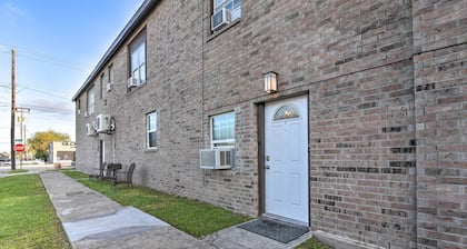 1/2 Mi to Beach: Convenient Retreat in Galveston!