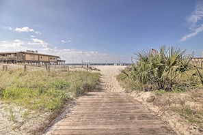 Cottage (2 Bedrooms) | Interior - Gulf Shores Home w/ Shared Pool, 2 Blocks to Beach (Gulf Shores)