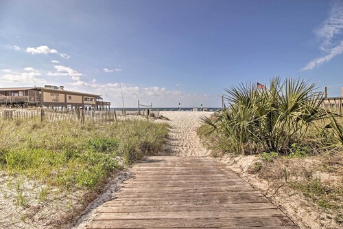 Gulf Shores Home w/ Shared Pool, 2 Blocks to Beach