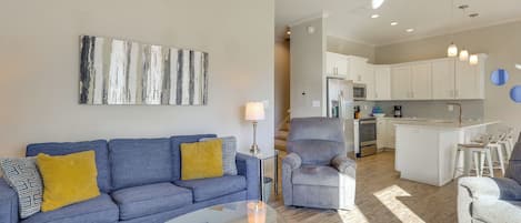 Cottage (2 Bedrooms) | Living area | TV